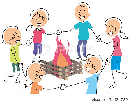 キャンプファイヤー 子供 焚き火 男の子の写真素材