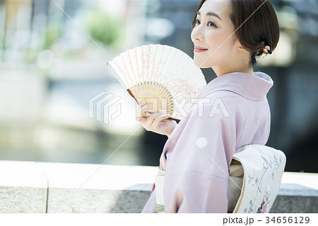 扇子 着物 人物 扇の写真素材 - PIXTA