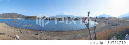 水位低下 渇水 富士五湖の写真素材