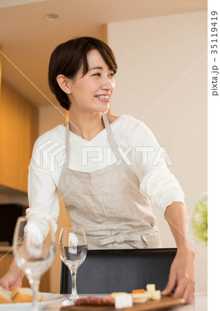 人妻　記念 女性 妻 人妻 記念日の写真素材 - PIXTA