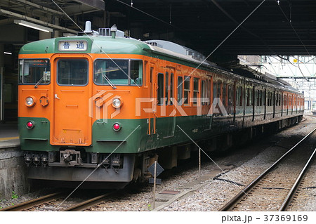 115系 緑 オレンジ 電車の写真素材
