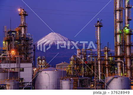 スチームパンク 夜景の写真素材