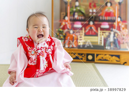 初節句 着物 女の子の写真素材