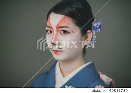 キツネ顔メイクの写真素材