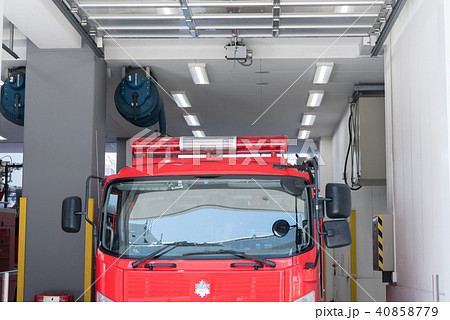 消防署の消防車の赤色灯の写真素材