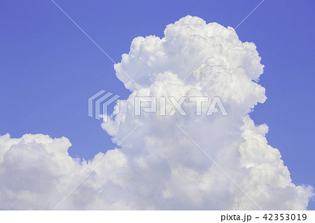 無毛積乱雲の写真素材