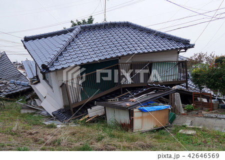 家屋倒壊 建物損壊 建物被害 被災住宅の写真素材