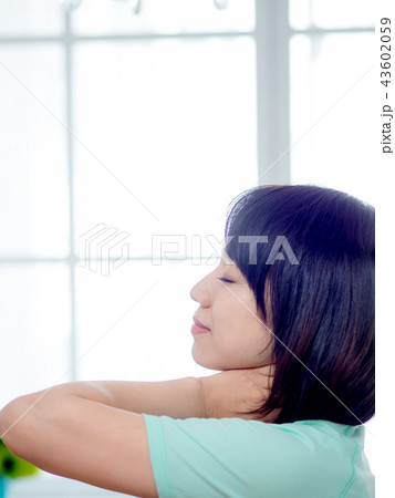 首筋 男性 うなじの写真素材