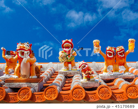 シーサー 魔除け 守り神 カラフルの写真素材 - PIXTA