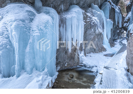氷山 つらら アイスフォール 氷瀑の写真素材