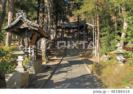 御射神社春宮の写真素材