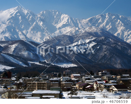 真冬の白馬村(冠雪した白馬三山)