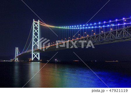 明石海峡大橋 虹色 ライトアップ 橋の写真素材