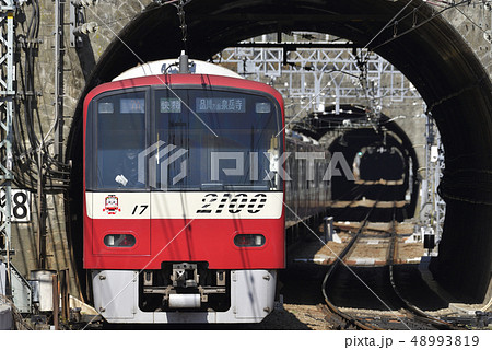 電車 正面 列車の写真素材