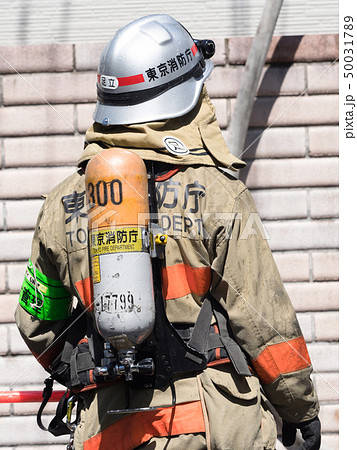 消防士 消防隊員 防火服 男性の写真素材 消防士 消防隊員 防火服 男性の写真素材