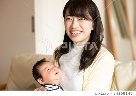 赤ちゃん ベビー アジア人 男の子の写真素材