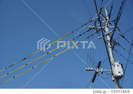 送電線 電線 絶縁カバー 絶縁の写真素材
