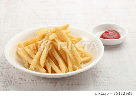 ポテトフライ 皿の写真素材 - PIXTA