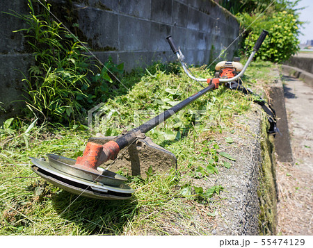 草刈 草刈機 土手の写真素材 - PIXTA