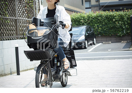 3人乗り自転車 ママの写真素材 - PIXTA