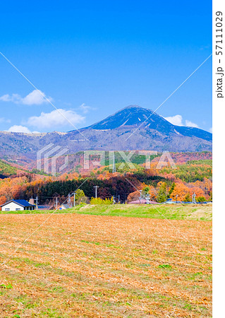 青空 晴れ 快晴 日本 山 綺麗 のどか 富士の写真素材