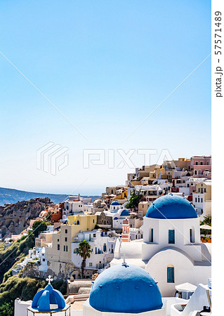 白い建物 ヨーロッパ サントリーニ島の写真素材