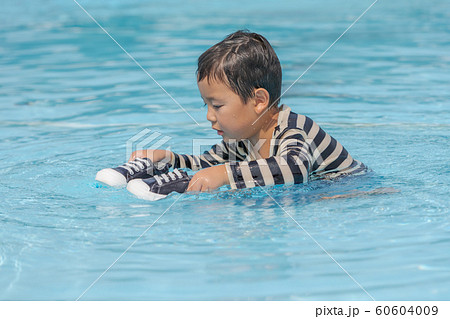 着衣泳の写真素材