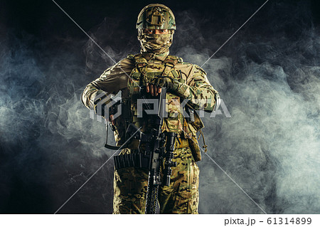 男 兵器 ミリタリー 銃の写真素材