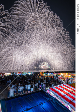 花火 花火大会 津市 屋台の写真素材