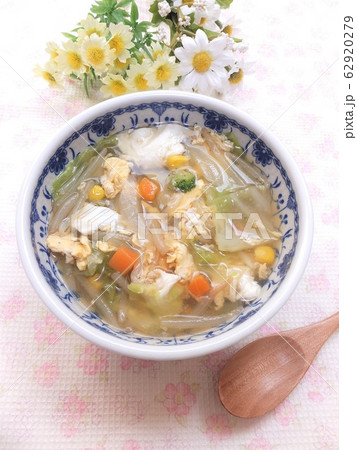 コンソメスープ 野菜スープ 卵スープ 汁ものの写真素材