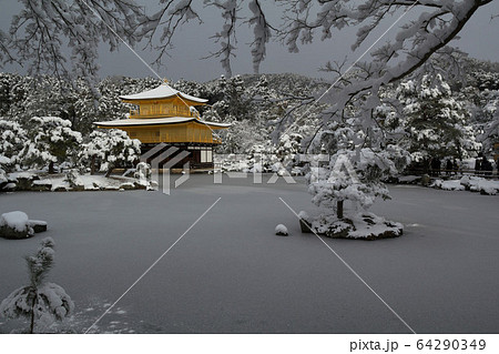 雪の金閣の写真素材