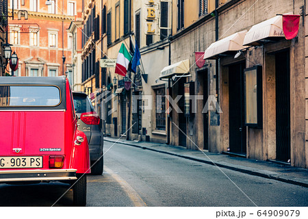 スペイン街角の風景 バルセロナの路地が好き❤️ 5番の目のような街並みは上空から見