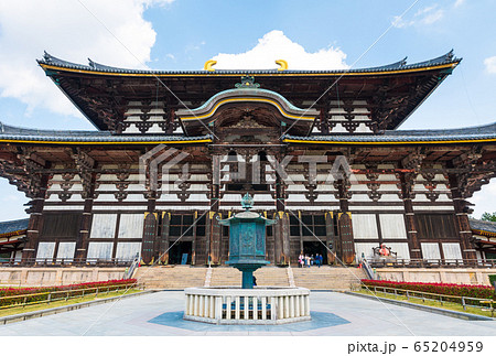 東大寺大仏殿・金銅八角燈籠の写真素材 - PIXTA