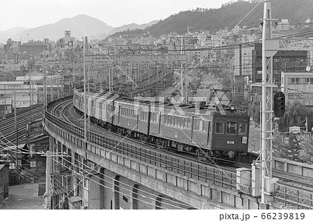 モノクロ 阪急 電車 鉄道の写真素材