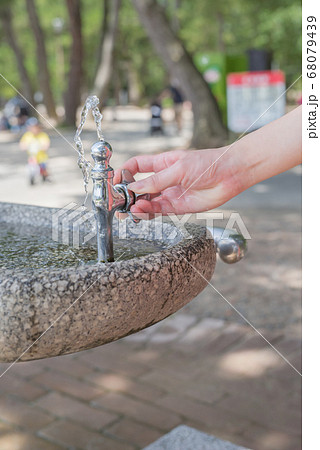 公園 水道 蛇口の写真素材