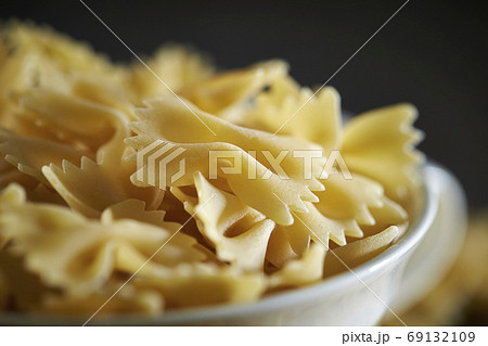 リボン型マカロニ リボンの写真素材