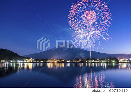 河口湖冬花火の写真素材