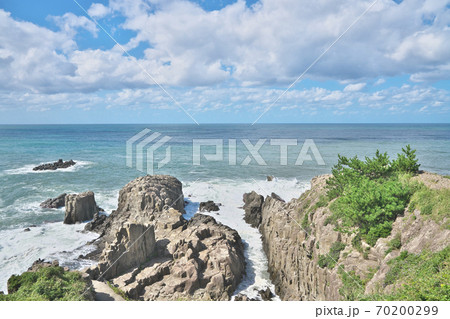 波打ち際 海 砂浜 泡の写真素材