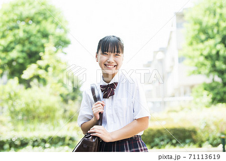 高校生 女子高生 女の子 夏の写真素材