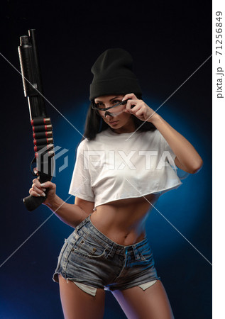 ライフル 女の子の写真素材