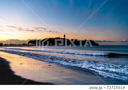 海 江の島 朝焼け 湘南 日の出 海岸 神奈川県の写真素材 - PIXTA