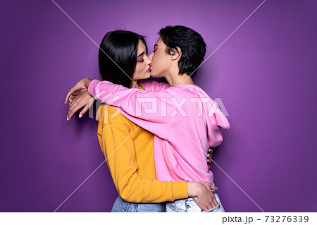 Lgbt 女性 キス 女性同士の写真素材