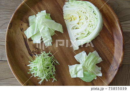 キャベツ 野菜 カット 切り方の写真素材