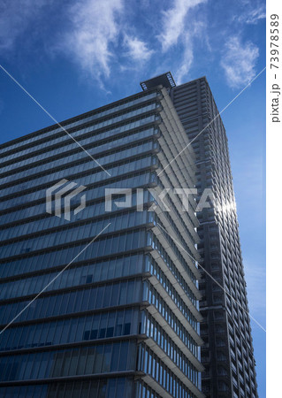 大都会東京の高層オフィスビル