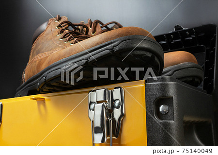 ブーツ 履物 茶色 正面の写真素材