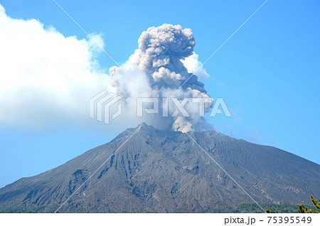 桜島 火山 噴火 活火山の写真素材