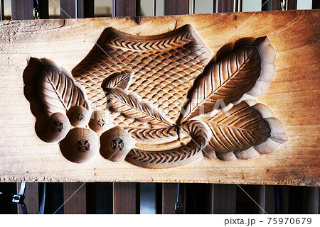 木製木彫古い鯛の菓子型 [B25338]