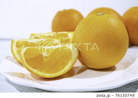 国産オレンジ スマイルカットの写真素材