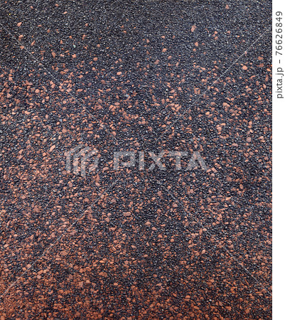 赤いアスファルト 砂利 テクスチャ アスファルトの写真素材