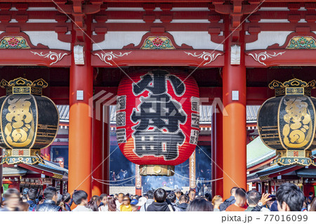 浅草 浅草寺 線香 寺の写真素材